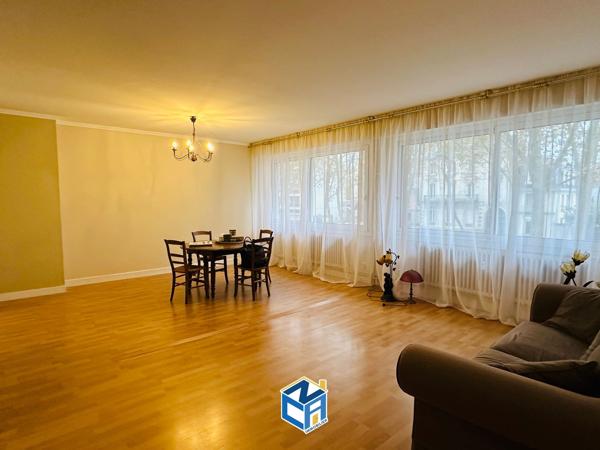 APPARTEMENT TYPE 5 AVEC 3 CHAMBRES, BUREAU ET PLACE DE PARKING
