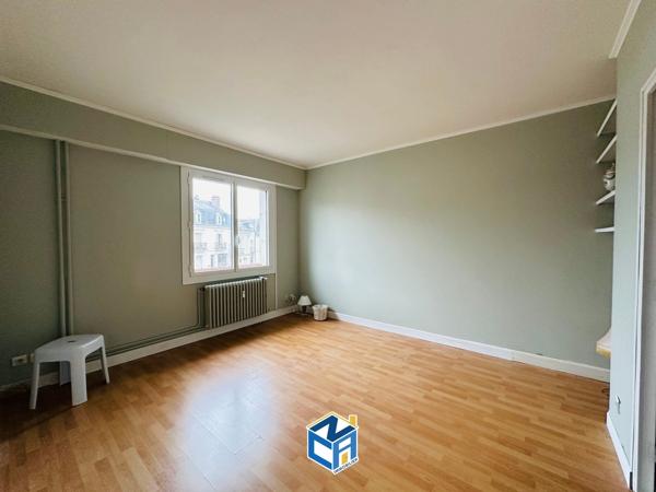 APPARTEMENT TYPE 5 AVEC 3 CHAMBRES, BUREAU ET PLACE DE PARKING