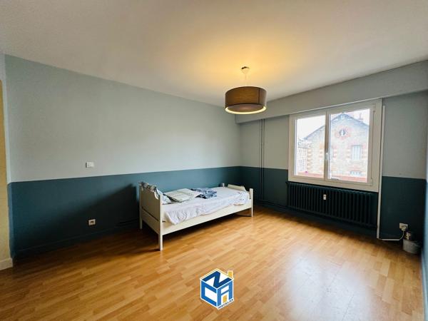 APPARTEMENT TYPE 5 AVEC 3 CHAMBRES, BUREAU ET PLACE DE PARKING