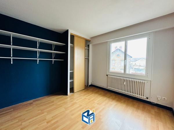 APPARTEMENT TYPE 5 AVEC 3 CHAMBRES, BUREAU ET PLACE DE PARKING