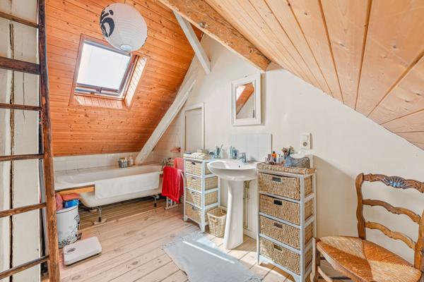 Gex (01170) Maison de ville - 5 chambres et local commercial