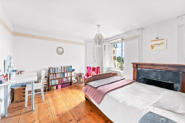 Gex (01170) Maison de ville - 5 chambres et local commercial