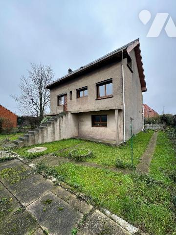 Située sur la commune de Fort-Mardyck, cette maison individuelle de 115 m², construite en 1971,...