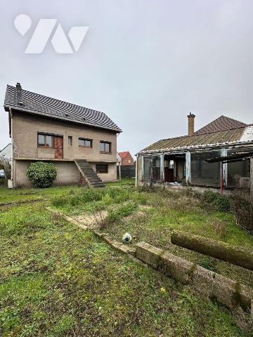 Située sur la commune de Fort-Mardyck, cette maison individuelle de 115 m², construite en 1971,...
