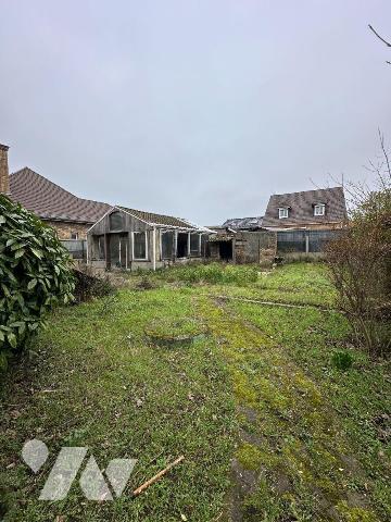 Située sur la commune de Fort-Mardyck, cette maison individuelle de 115 m², construite en 1971,...