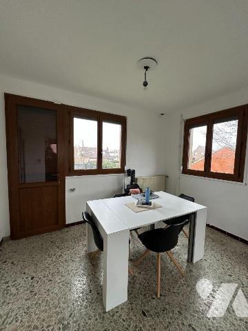 Située sur la commune de Fort-Mardyck, cette maison individuelle de 115 m², construite en 1971,...