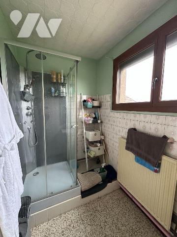 Située sur la commune de Fort-Mardyck, cette maison individuelle de 115 m², construite en 1971,...