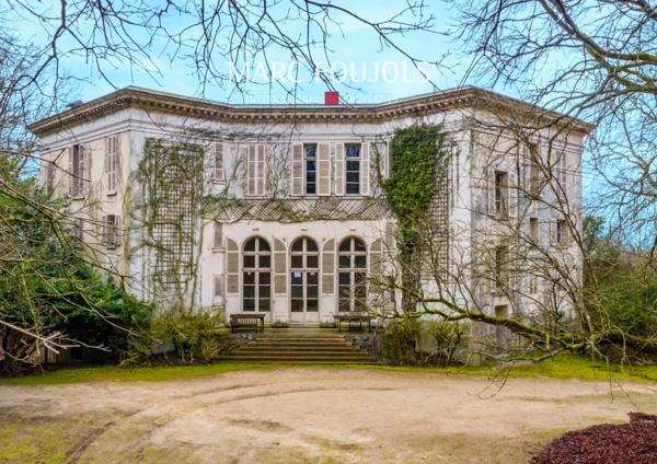 Château avec un Terrain de 8 hectares au Nord de Paris