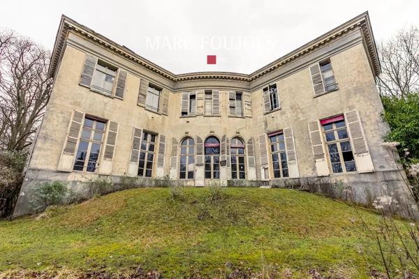 Château avec un Terrain de 8 hectares au Nord de Paris