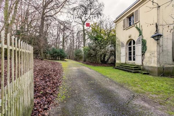 Château avec un Terrain de 8 hectares au Nord de Paris
