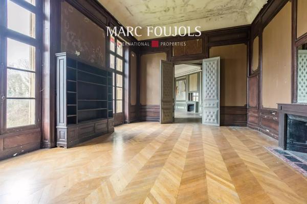 Château avec un Terrain de 8 hectares au Nord de Paris
