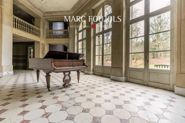 Château avec un Terrain de 8 hectares au Nord de Paris