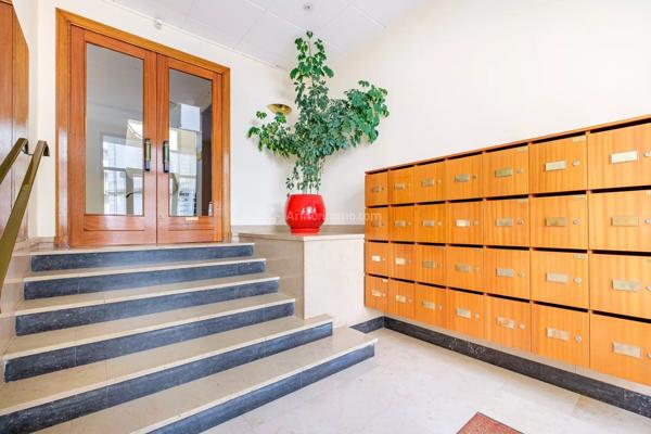 Vente                                                      Appartement
                        
                     5 pièces                      138 m2                     à Lyon 6