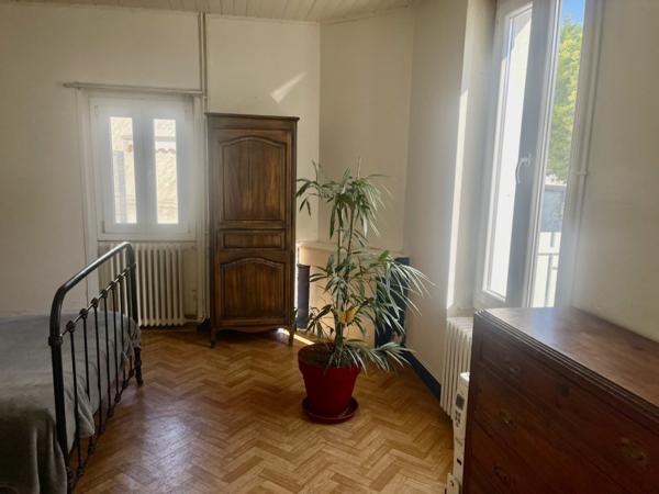 MAISON DE VILLE AVEC JARDIN