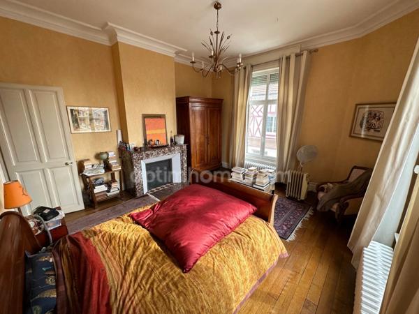 MAISON CENTRE VILLE SAINT-QUENTIN 8 PCES 215M2