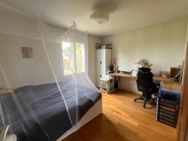 Climatisée - maison semi-enterrée sur terrain piscinable