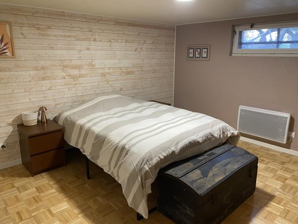 Climatisée - maison semi-enterrée sur terrain piscinable