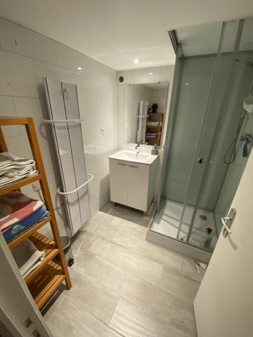 Climatisée - maison semi-enterrée sur terrain piscinable