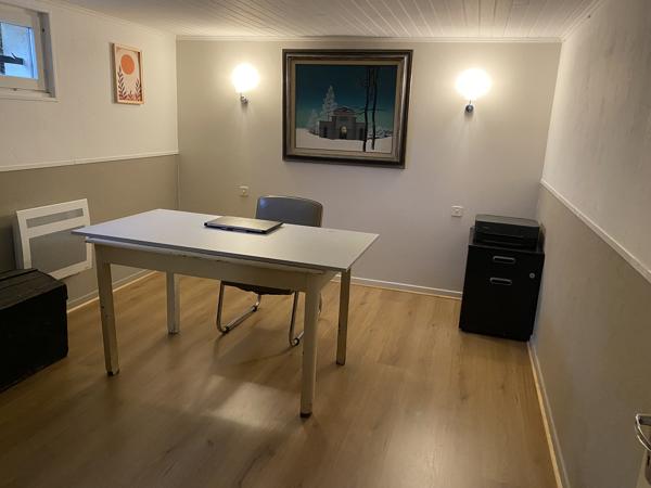 Climatisée - maison semi-enterrée sur terrain piscinable