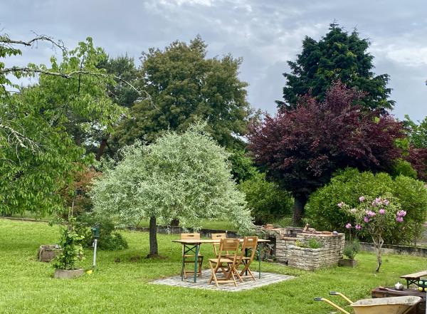 Climatisée - maison semi-enterrée sur terrain piscinable