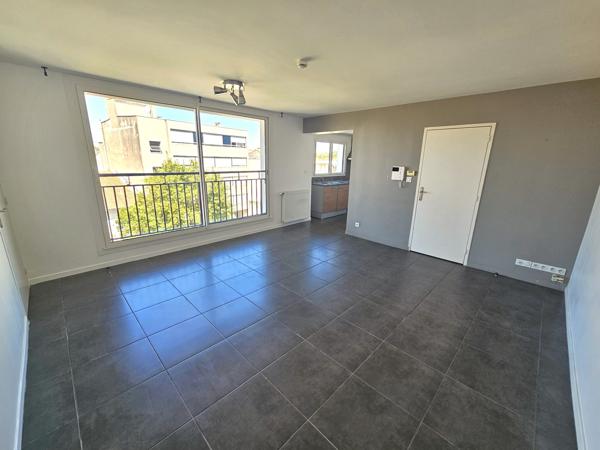 BORDEAUX BARRIÈRE JUDAÏQUE : APPARTEMENT T2 AVEC PARKING