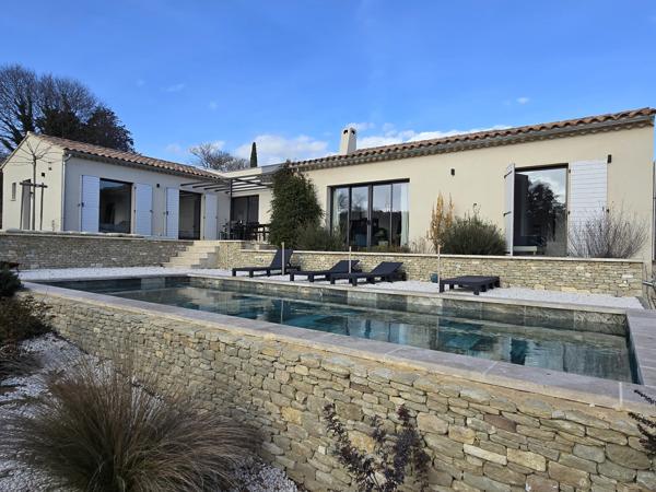 Villa contemporaine avec piscine et vue Luberon