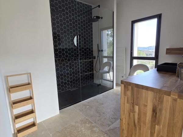 Villa contemporaine avec piscine et vue Luberon