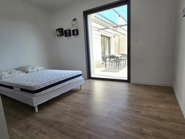 Villa contemporaine avec piscine et vue Luberon