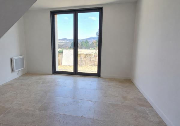 Villa contemporaine avec piscine et vue Luberon