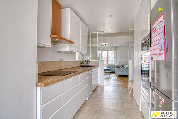 Versailles Avenue de Paris Appartement 6 pièces 138 m² situé au 3ème et dernier étage avec ascenseur, cave et parking en sous-sol €998 000 ** - Référence 27502