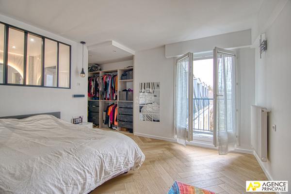 Versailles Avenue de Paris Appartement 6 pièces 138 m² situé au 3ème et dernier étage avec ascenseur, cave et parking en sous-sol €998 000 ** - Référence 27502