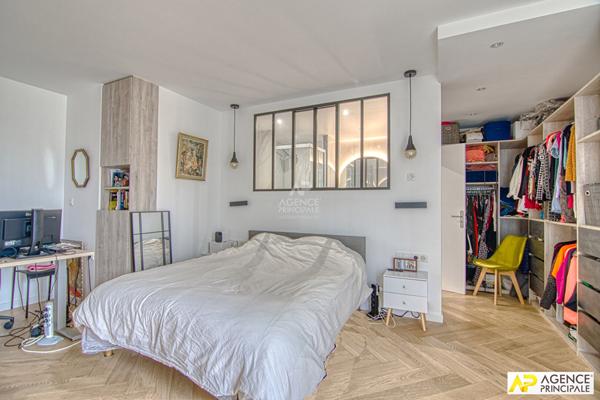 Versailles Avenue de Paris Appartement 6 pièces 138 m² situé au 3ème et dernier étage avec ascenseur, cave et parking en sous-sol €998 000 ** - Référence 27502