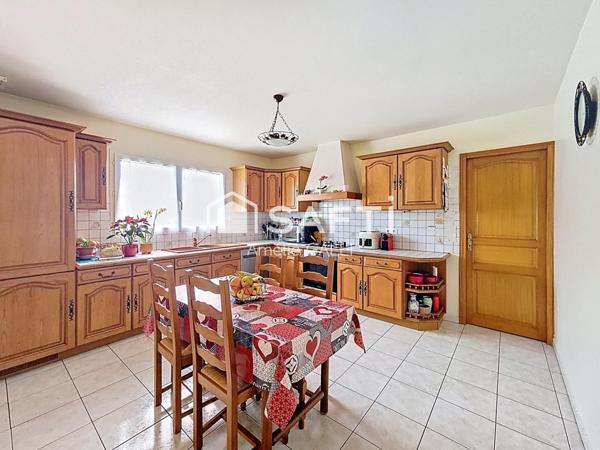 Maison de plain-pied au calme – beaux volumes