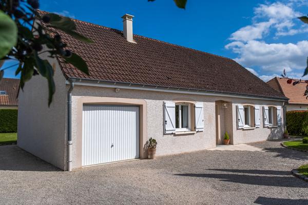 Maison de plain-pied  à Châtenoy Le Royal de 90 m² avec 3 chambres
