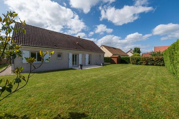 Maison de plain-pied  à Châtenoy Le Royal de 90 m² avec 3 chambres
