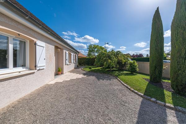 Maison de plain-pied  à Châtenoy Le Royal de 90 m² avec 3 chambres