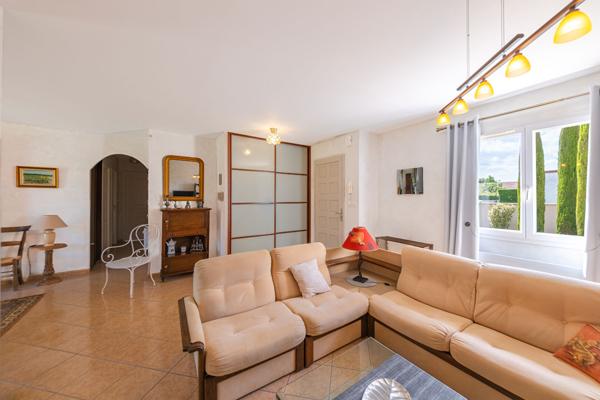 Maison de plain-pied  à Châtenoy Le Royal de 90 m² avec 3 chambres