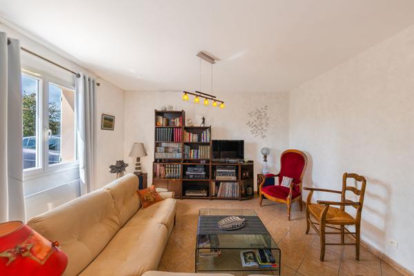 Maison de plain-pied  à Châtenoy Le Royal de 90 m² avec 3 chambres