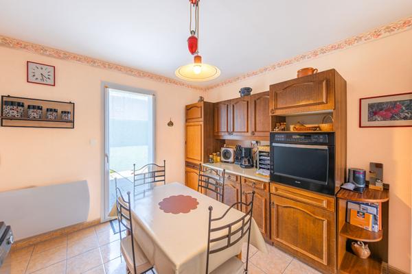 Maison de plain-pied  à Châtenoy Le Royal de 90 m² avec 3 chambres