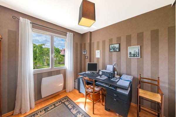 Maison de plain-pied  à Châtenoy Le Royal de 90 m² avec 3 chambres