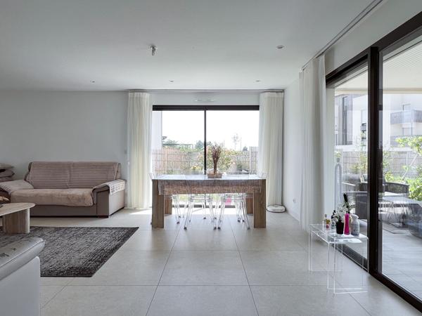 Maison contemporaine 6 pièces à vendre à Sainte Gemmes sur Loire avec une chambre au rez de chaussée