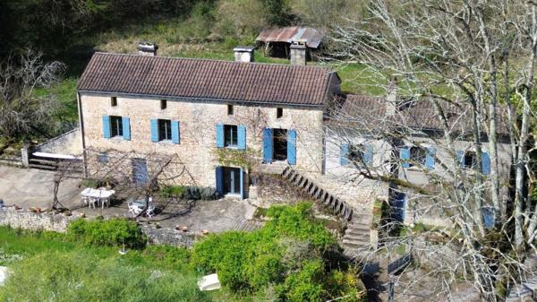 Maison ancienne - Sarlat-la-caneda Maison en pierres avec source, ruisseau et piscine – Proche Sarlat-la-Canéda