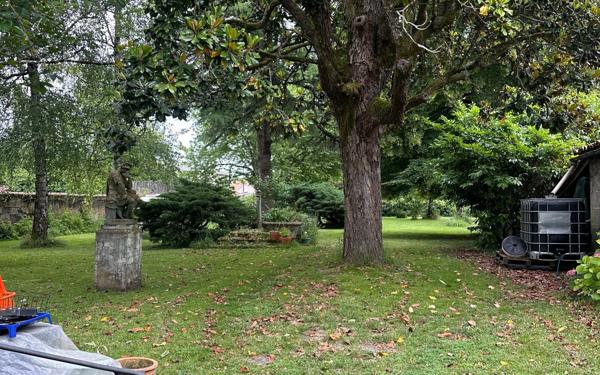 Maison à vendre    10 pièces •  Neuvic