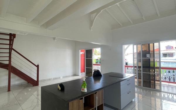 Appartement à louer    5 pièces •  Saint-François