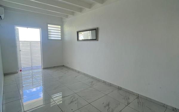 Appartement à louer    5 pièces •  Saint-François