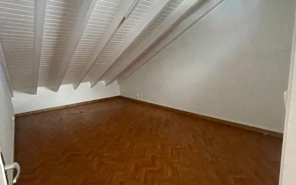 Appartement à louer    5 pièces •  Saint-François