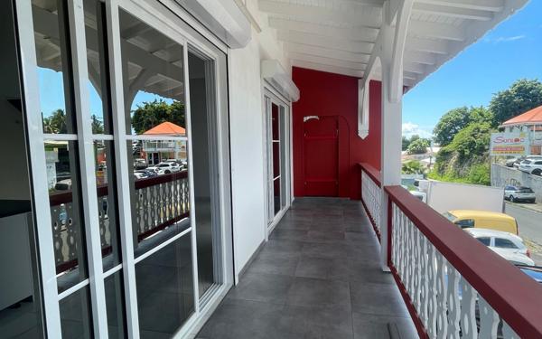 Appartement à louer    5 pièces •  Saint-François