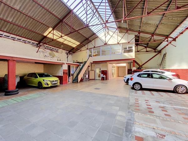 Large maison ancienne avec hangar de 240m² ARMENTIERES