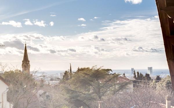 Appartement à vendre    2 pièces • 45,21 m2 Marseille 12