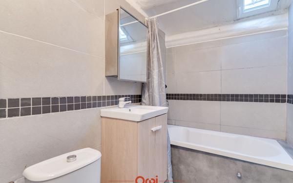 Appartement à vendre    2 pièces • 45,21 m2 Marseille 12